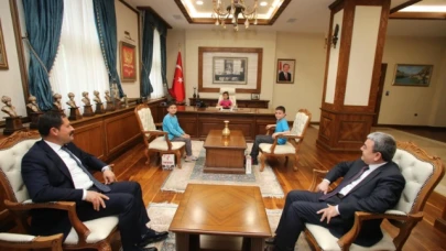 Masatlı, Makam Koltuğunu Çocuklara Teslim Etti