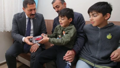 MASATLI, SULUOVA’DA DEPREMZEDE AİLEYİ ZİYARET ETTİ