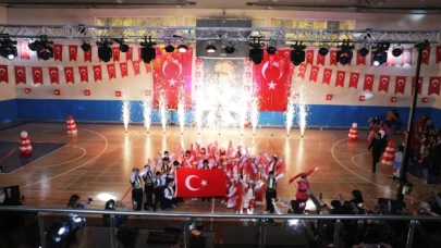 Merzifon'da Öğrenciler 23 Nisanı Gösterilerle Kutladı
