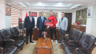 Milli Sporcu Yasin Ayrancı, Güldoğan'ı Makamında Ziyaret Etti