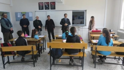 ÖĞRENCİLERDEN TALEPLERİNİ DİNLEDİ