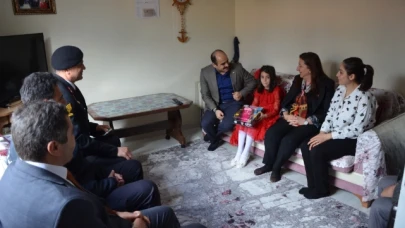 ÖZYOL, DEPREMZEDE AİLEYİ ZİYARET ETTİ
