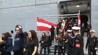 TCG Anadolu, Ziyaretçilerini Gururlandırıyor