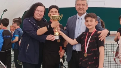 TEK VE ÇİFTLERDE İL BİRİNCİLERİ MERZİFON’DAN