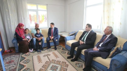 Vali Masatlı Taşova'da Depremzede Aileyi Ziyaret Etti