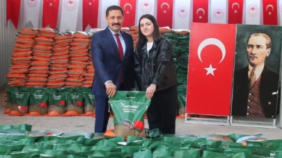 VALİ MASATLI, 'YONCA TOHUMU' DAĞITIM TÖRENİNE KATILDI