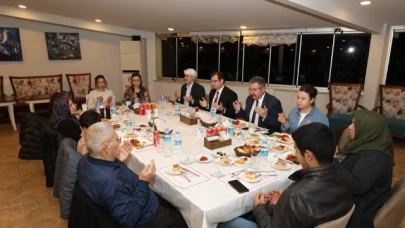 YETİM VE ÖKSÜZ ÇOCUKLAR İLE AİLELERİ İÇİN İFTAR PROGRAMI DÜZENLENDİ