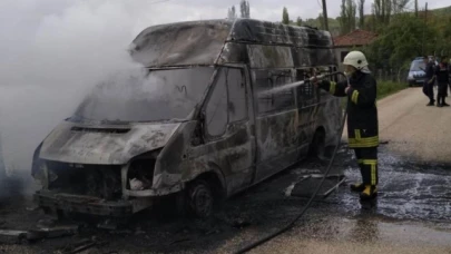 AMASYA'DA 19 MAYIS PROGRAMINA GİDEN ÇOCUKLARI TAŞIYAN MİNİBÜS YANDI