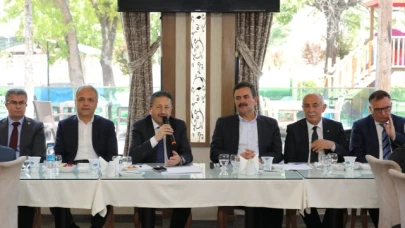 Bakan Yardımcısı Tiryaki, Haluk İpek ile Sektör Temsilcileriyle Toplantı Yaptı