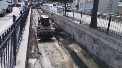 DERE YATAKLARI TEMİZLENMEYE DEVAM EDİYOR