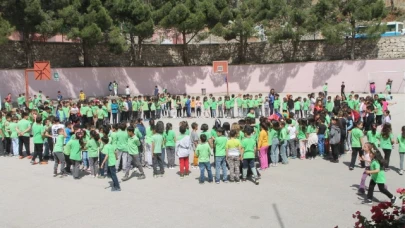 İLKOKUL ÖĞRENCİLERİNE UNUTULAN OYUNLAR OYNATILDI