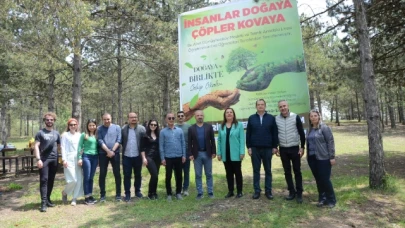 "İNSANLAR DOĞAYA ÇÖPLER KOVAYA"