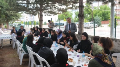 LGS ÖNCESİ MORAL KAHVALTISI