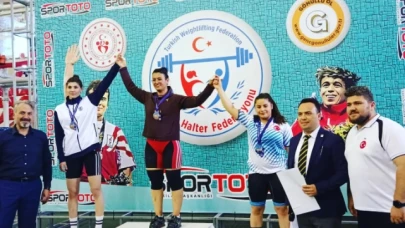 MERZİFON HALTER ŞAMPİYONLUKLA DÖNDÜ