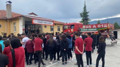 ÖĞRENCİLER YANGINLARA KARŞI UYARILIYOR