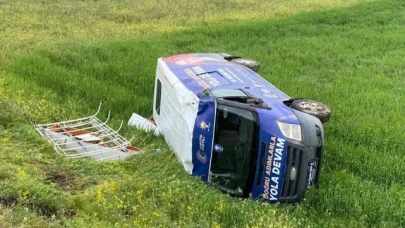 SEÇİM ARACI TAKLA ATTI: 4 YARALI