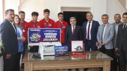 Türkmen'den, TEKNOFEST'te ikinci olan öğrencilere ziyaret