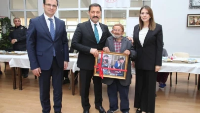 VALİ HUZUREVİNİ ZİYARET ETTİ