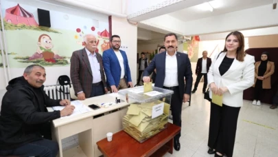 Vali Masatlı ve Eşi Oyunu Kullandı
