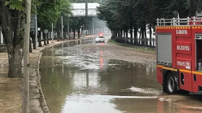 Amasya'da sağanak su baskınlarına neden oldu