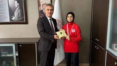BİLEK GÜREŞİNDE TÜRKİYE 1.'Sİ OLDU