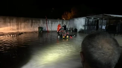 ÇELİK, SU BASKINI YAŞANAN YERLERİ İNCELEDİ