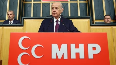 "ÇÜRÜKLERLE YOLUMUZ DA , YÖNÜMÜZ DE AYRIDIR”