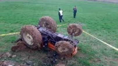 DEVRİLEN TRAKTÖRÜN ALTINDA KALAN SÜRÜCÜ ÖLDÜ