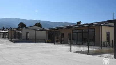 Hatay'da 2 bin 509 depremzede esnafa geçici iş yerleri teslim edildi