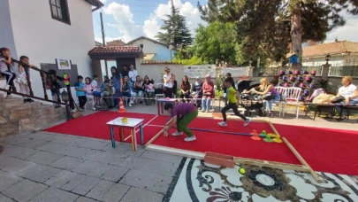 Hem Eğlendiler, Hem Yarıştılar