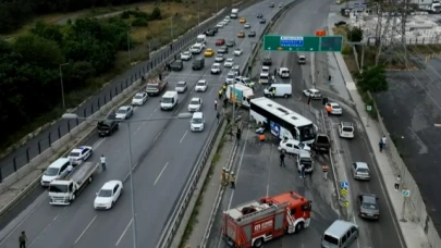 Karşı şeride geçen otobüs çok sayıda araca çarptı