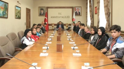 KÜÇÜK OKÇULARI MAKAMINA KABUL ETTİ