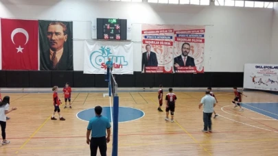 KÜÇÜKLER VOLEYBOL TÜRKİYE BİRİNCİLİĞİ DEVAM EDİYOR