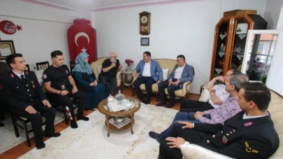 BABALAR GÜNÜNDE ŞEHİT BABASINI ZİYARET ETTİ