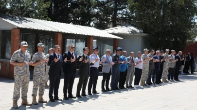 Merzifon  İlçe Protokolünden Şehitliğe Ziyaret