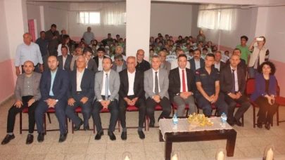 ÖĞRENCİLER DEPREM ŞEHİTLERİNİ ŞİİRLERLE ANDI