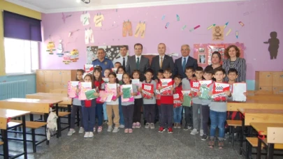 ÖĞRENCİLERİN KARNE HEYECANINI PAYLAŞTILAR