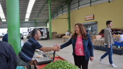 Pazarcı esnafının bayramını kutladı