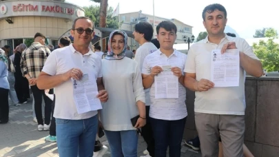SINAVA BABASI VE AMCASI İLE GİRDİ