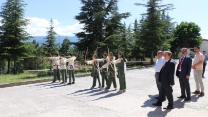 TÜRKMEN, ŞAMPİYONLARI ZİYARET ETTİ