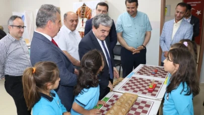 TÜRKMEN, YIL SONU SERGİSİNE KATILDI