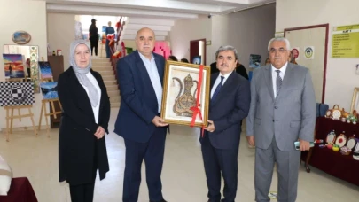 TÜRKMEN, YIL SONU SERGİSİNE KATILDI