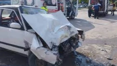 Yolcu Midibüsü ile Otomobil Çarpıştı, 5 Kişi Yaralandı!