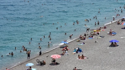 Antalya sahillerinde sıcak hava yoğunluğu