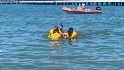 Boğulma vakalarının önüne geçmek için cankurtaranlar tatbikat yaptı