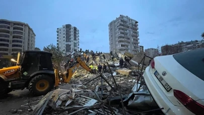 Depremlerde yıkılan apartmanın 2 müteahhidine 90'ar yıla kadar hapis talebi