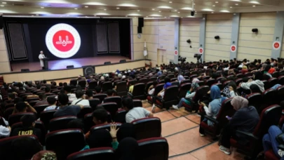 Diyanet İşleri Başkanı Erbaş, depremzede öğrencilerle bir araya geldi