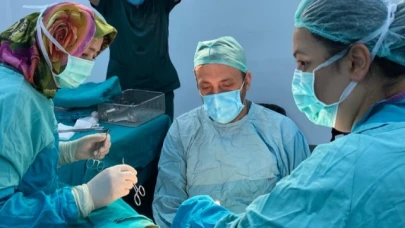 Gümüşhacıköy'de V-notes Teknik Yönetimi İle Kesi İzi Olmadan Ameliyat Gerçekleştirildi