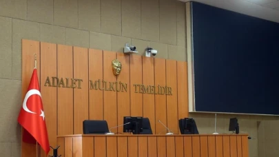 Kiracısı çıkmayınca iş makinasıyla duvarı yıkan dükkan sahibine çifte ceza