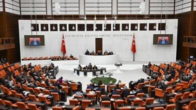 Memur maaşı ve emekli aylıklarını arttıran düzenlemeyi de içeren teklif Genel Kurul'da kabul edildi